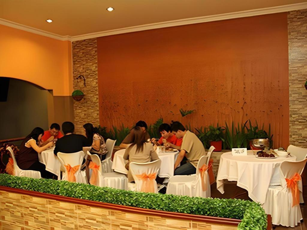 Patria Palace Hotel Blitar Exterior foto