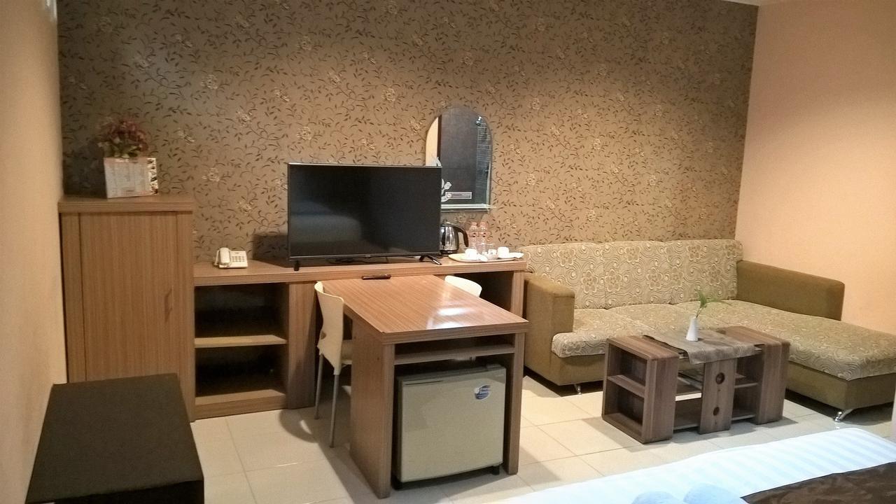 Patria Palace Hotel Blitar Zimmer foto
